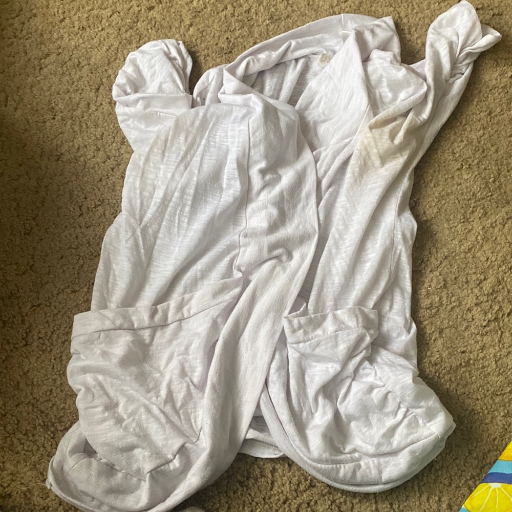 Discreet white cardigan